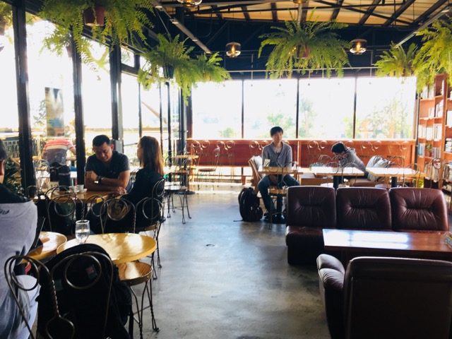 R&B cafeの画像