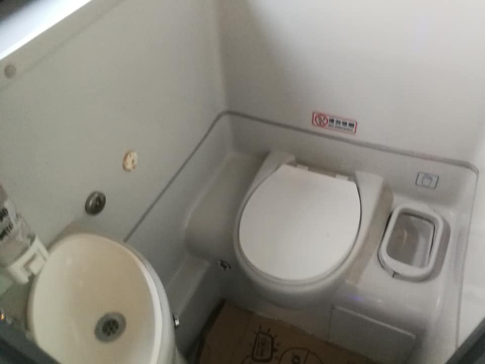 バス内トイレ内観の画像