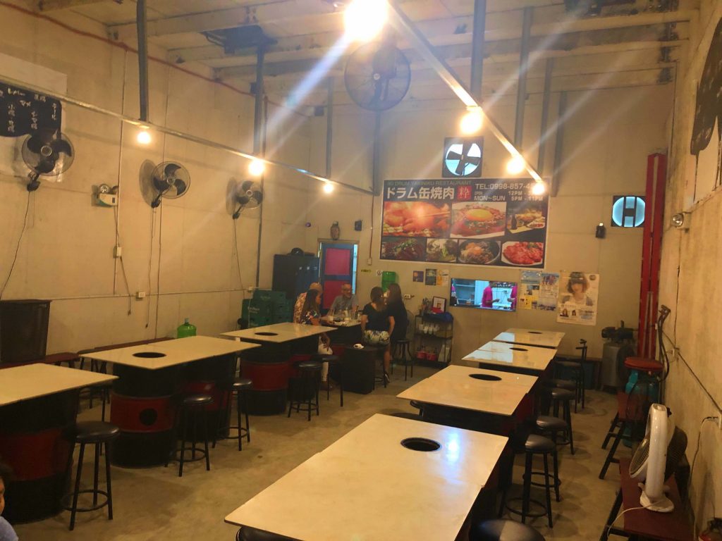 ドラム缶 焼肉 「粋」の店内